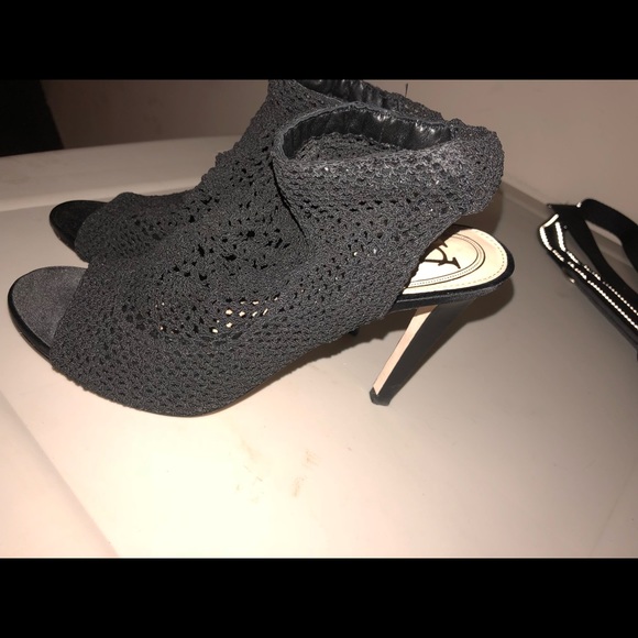 Black Vince Cameron signature v-Bellini heels - Picture 2 of 5